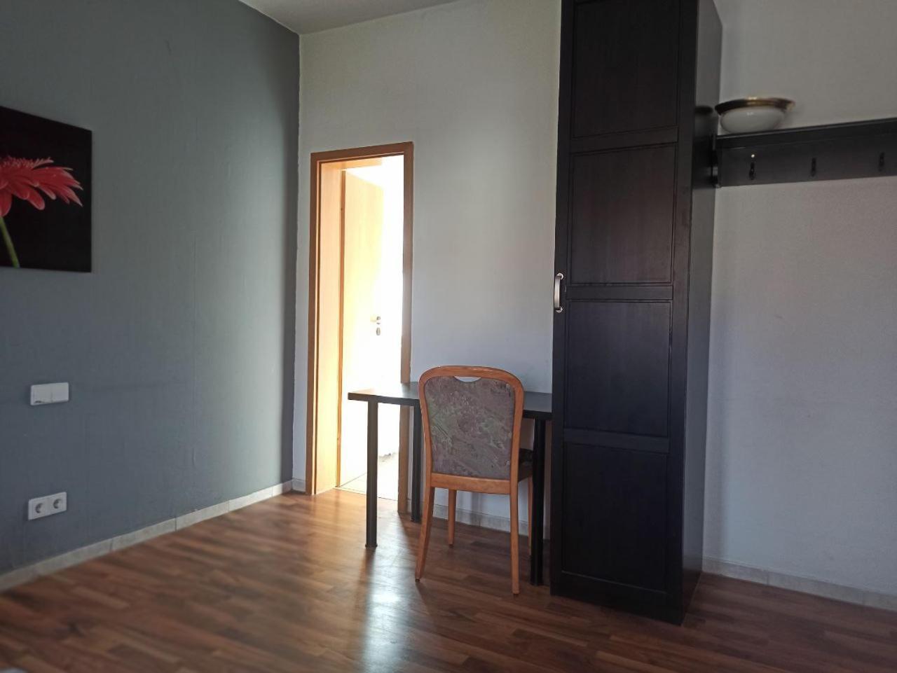 Monteurzimmer - Waldbronn Ngoại thất bức ảnh
