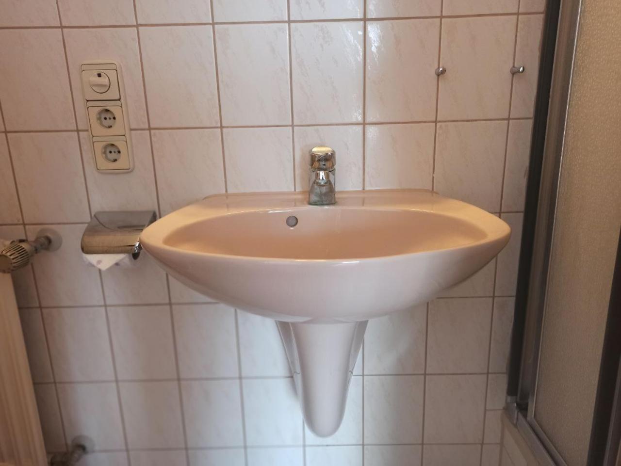 Monteurzimmer - Waldbronn Ngoại thất bức ảnh