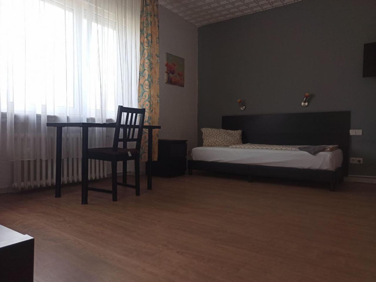 Monteurzimmer - Waldbronn Ngoại thất bức ảnh