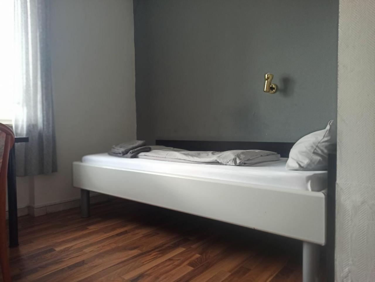 Monteurzimmer - Waldbronn Ngoại thất bức ảnh