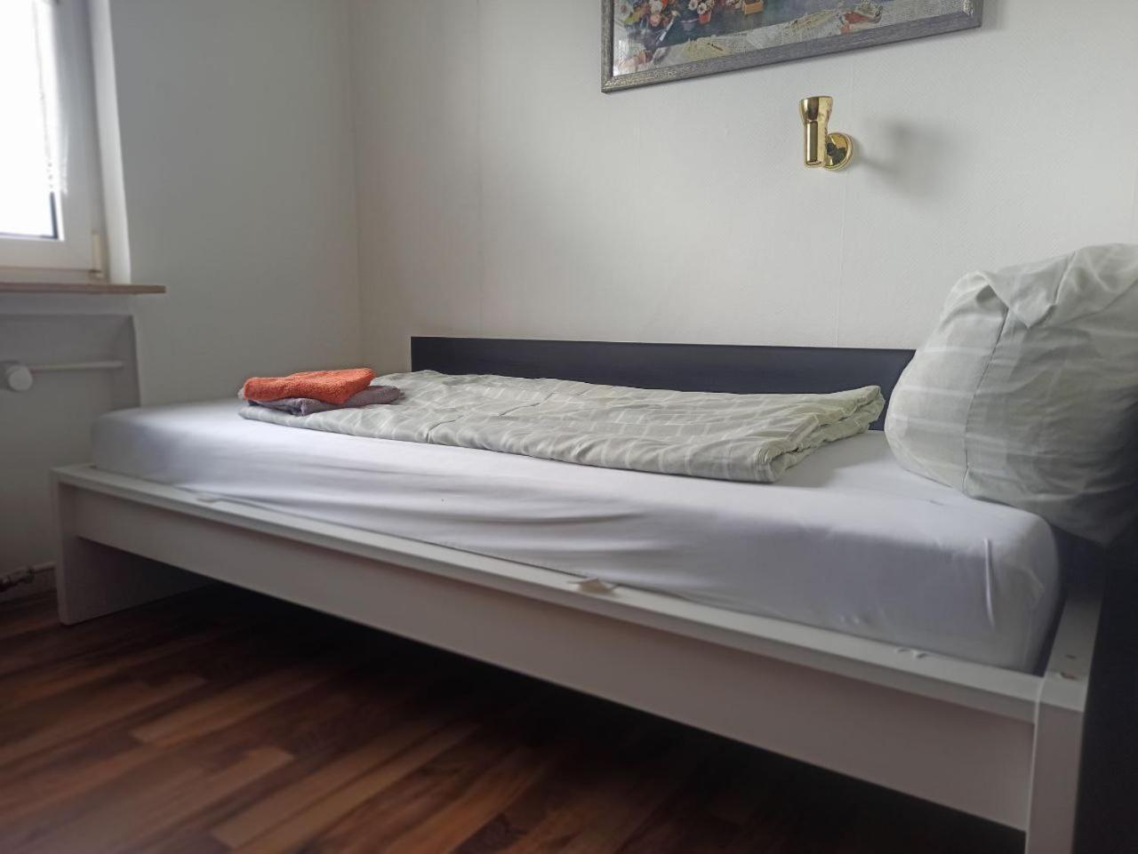 Monteurzimmer - Waldbronn Ngoại thất bức ảnh