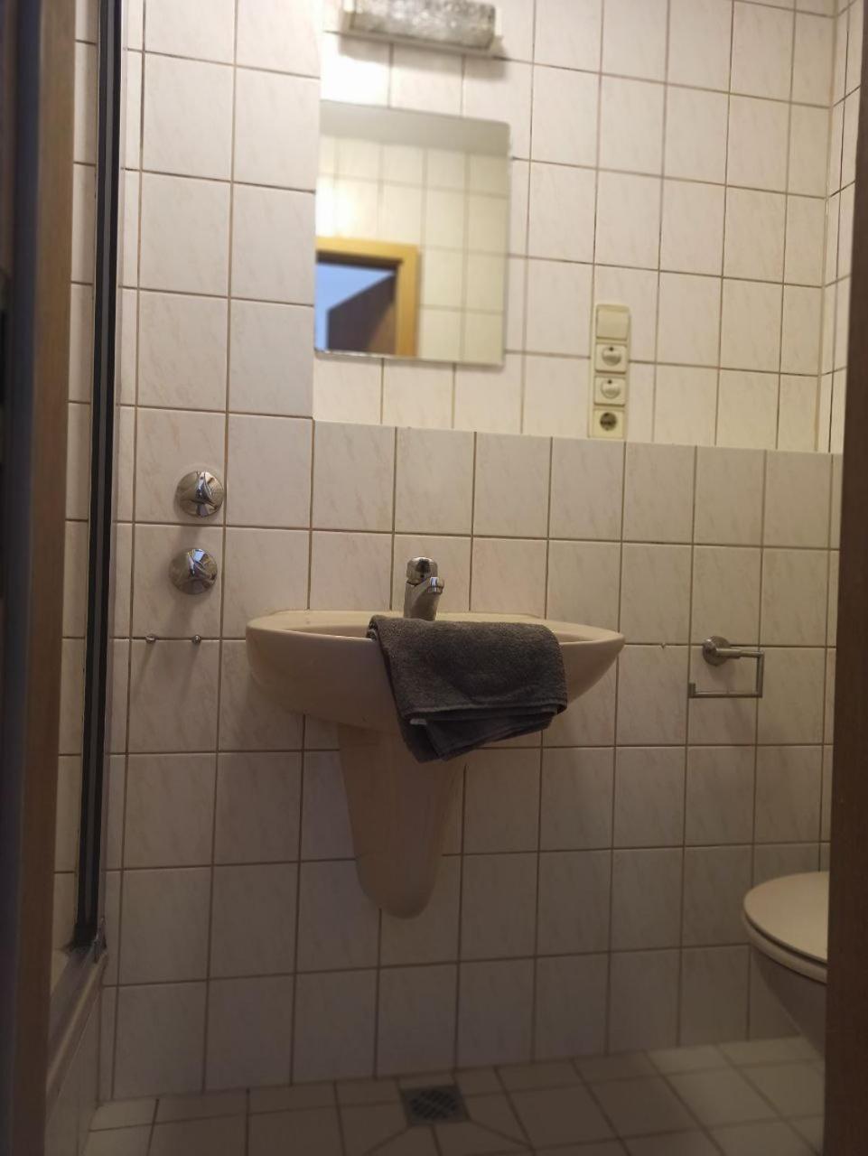 Monteurzimmer - Waldbronn Ngoại thất bức ảnh
